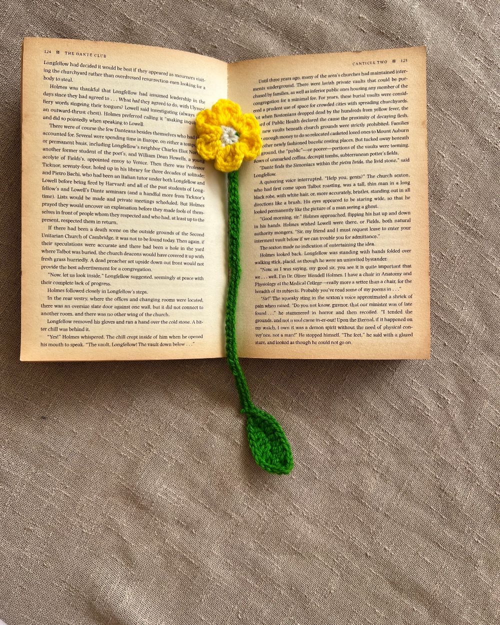 Crochet Daisy Bookmark