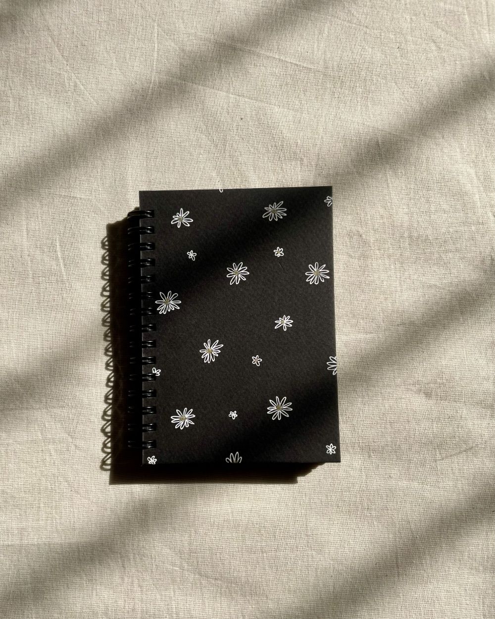 Daisy flowers  - Black Mini Notebook