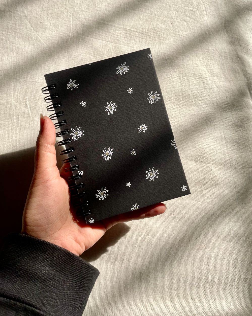 Daisy flowers  - Black Mini Notebook