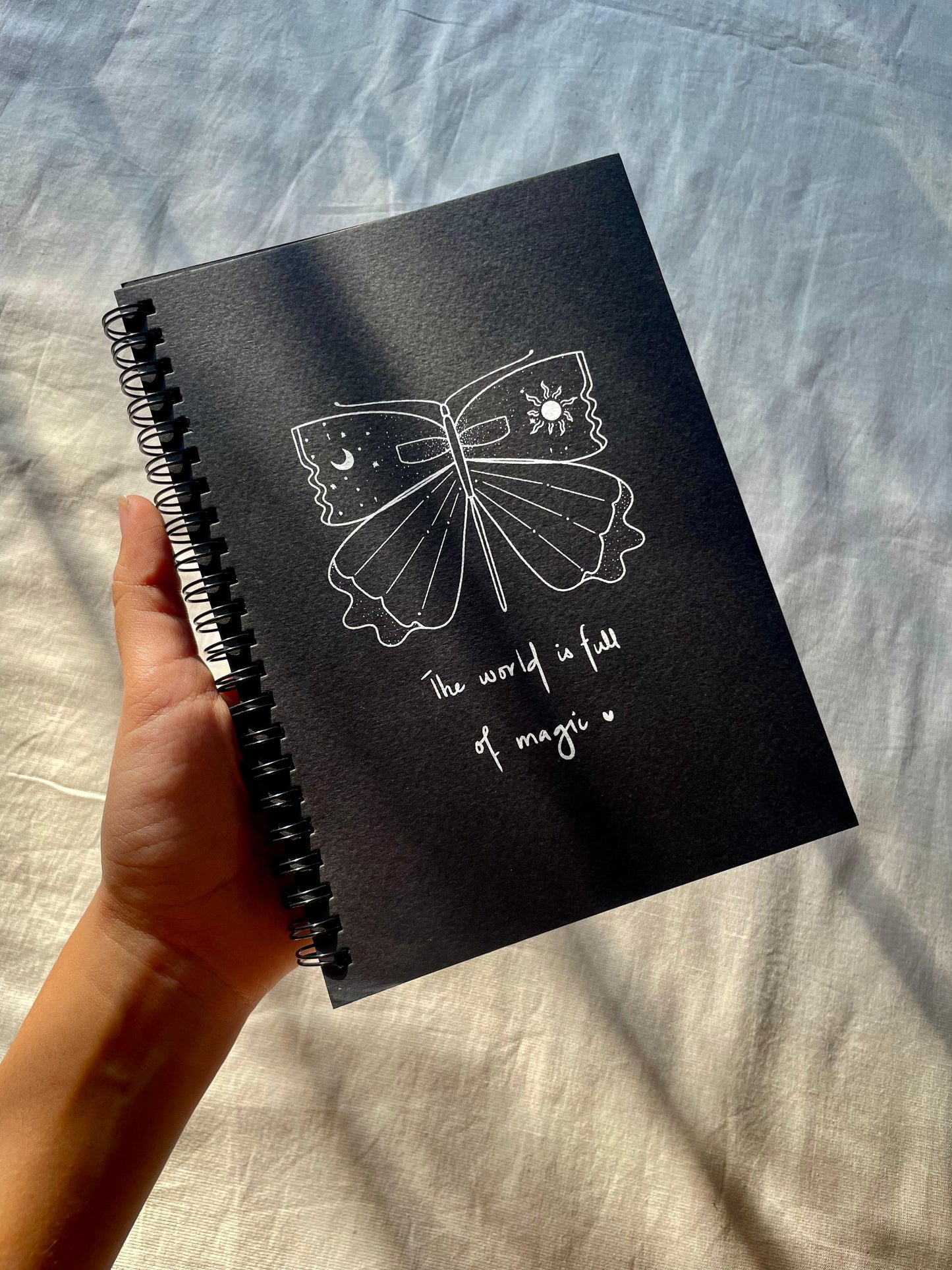 The world is full of magic - Black Paper Journal