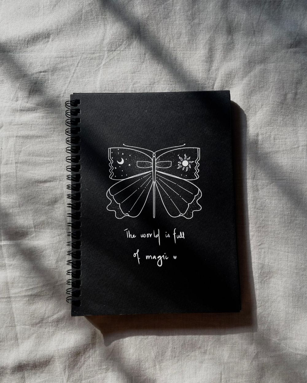 The world is full of magic - Black Paper Journal